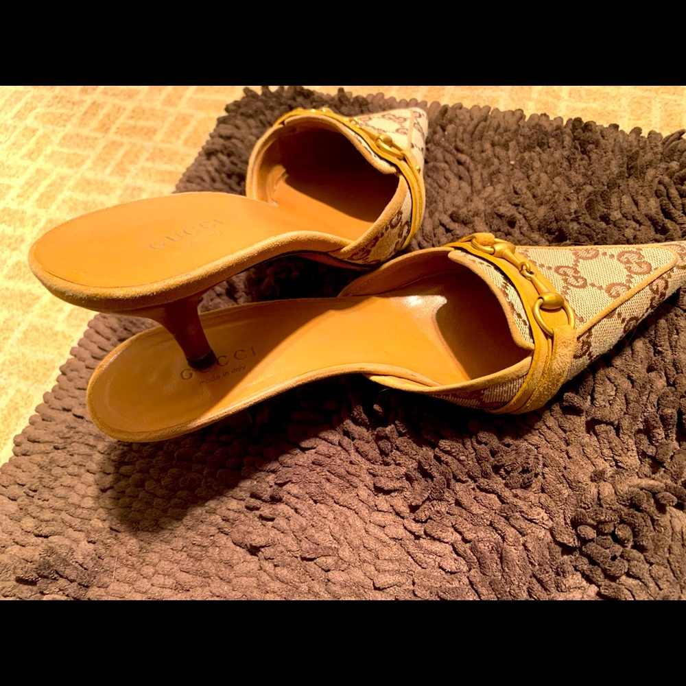 Authentic Gucci pumps-made in Italy